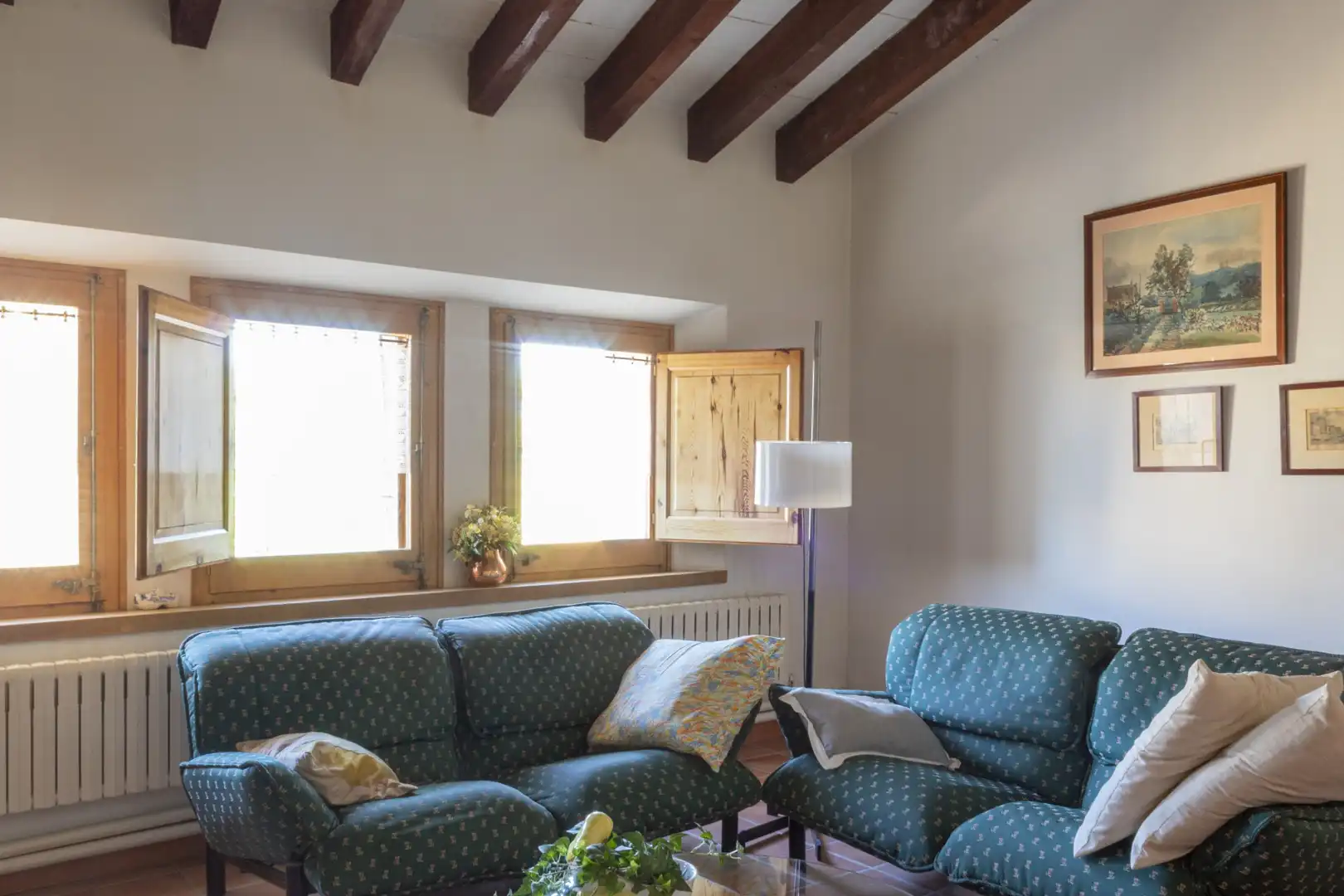Sala d'estar de Finca rústica en venda en Cabanelles amb Calefacció, Terrassa i Moblat