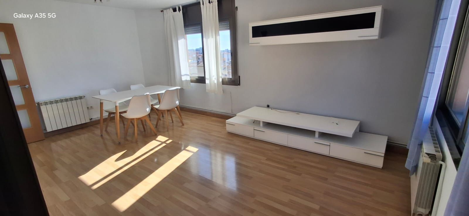 Living room of Flat for sale in Terrassa  with Air Conditioner, Heating and Parquet flooring