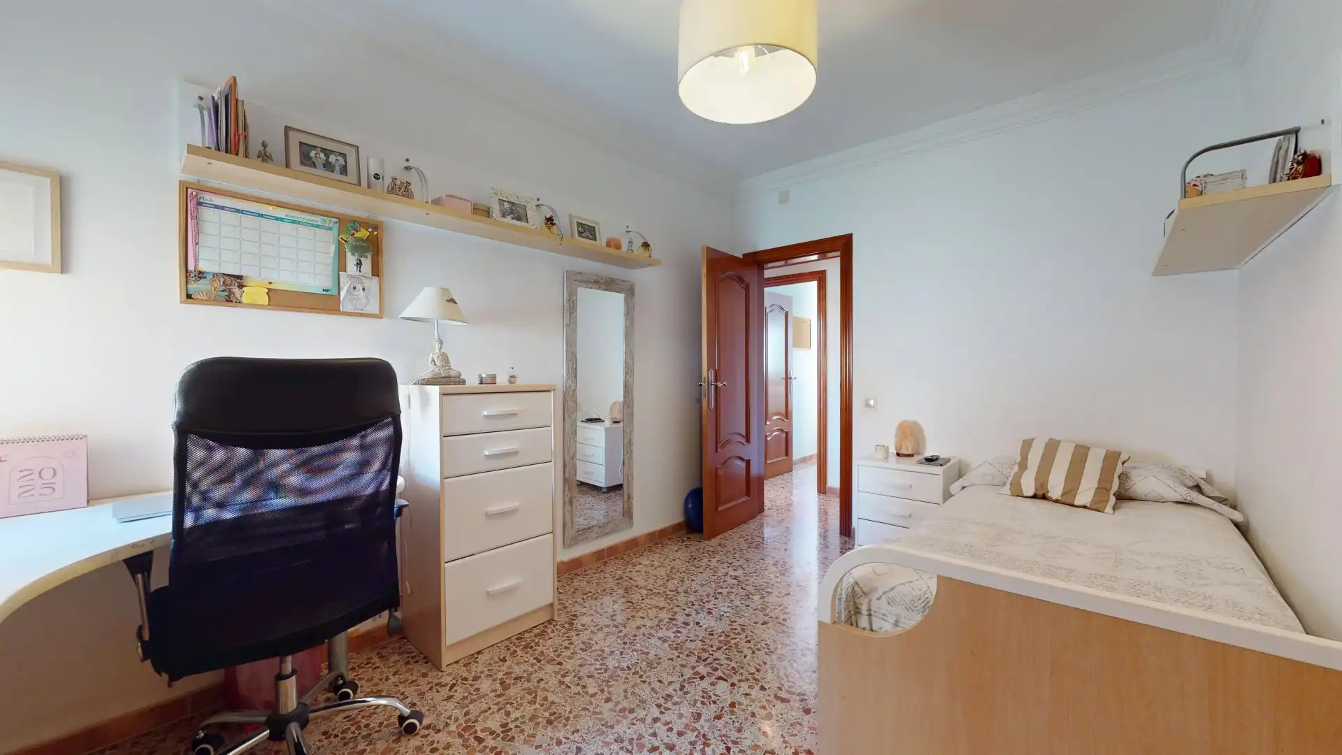 Dormitori de Àtic en venda en L'Hospitalet de Llobregat amb Aire condicionat, Terrassa i Traster