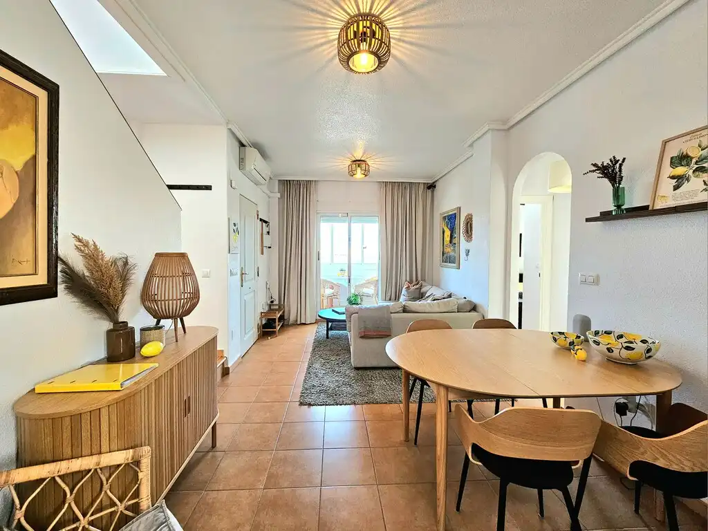Sala d'estar de Casa o xalet en venda en Torrevieja amb Aire condicionat, Terrassa i Moblat
