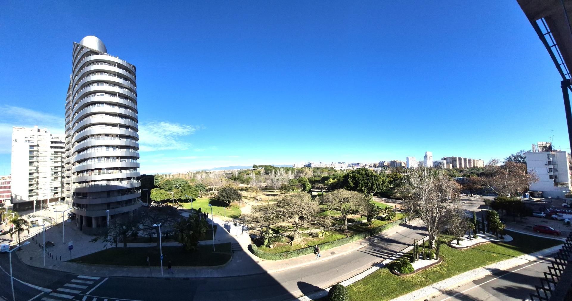 Vista exterior de Pis en venda en  Valencia Capital amb Balcó