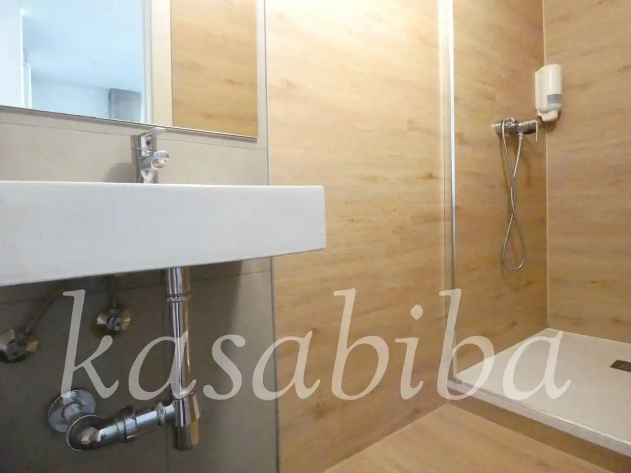 Badezimmer von Loft zur Miete in Valencia mit Klimaanlage, Heizung und Parkett