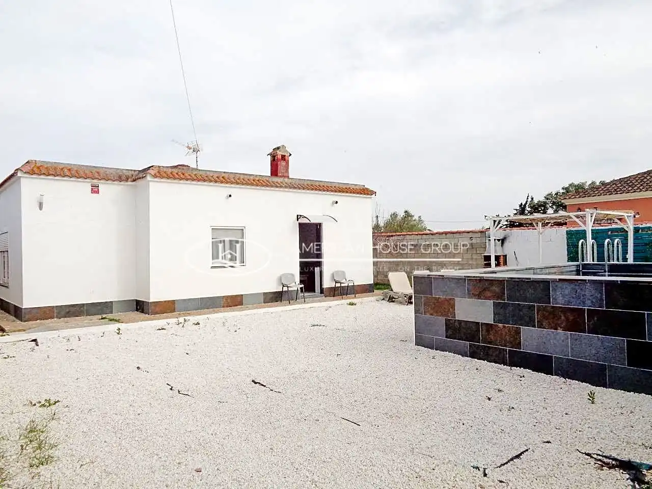 Vista exterior de Casa o xalet en venda en Chiclana de la Frontera amb Jardí privat, Traster i Piscina