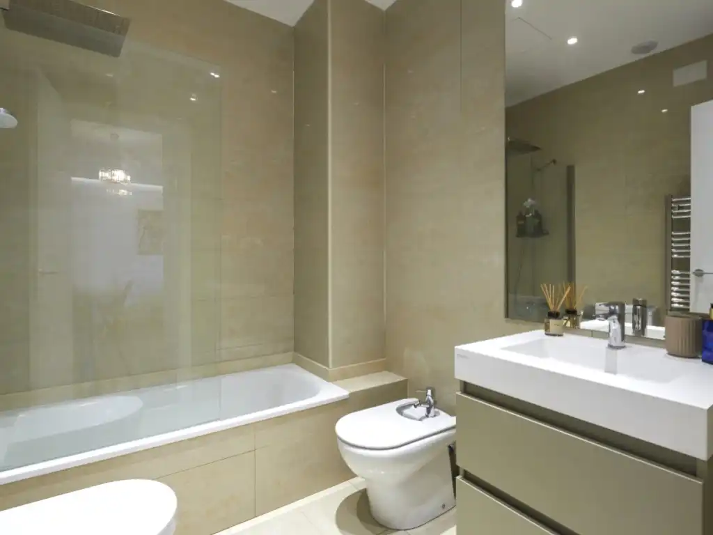 Bany de Apartament en venda en Barcelona
