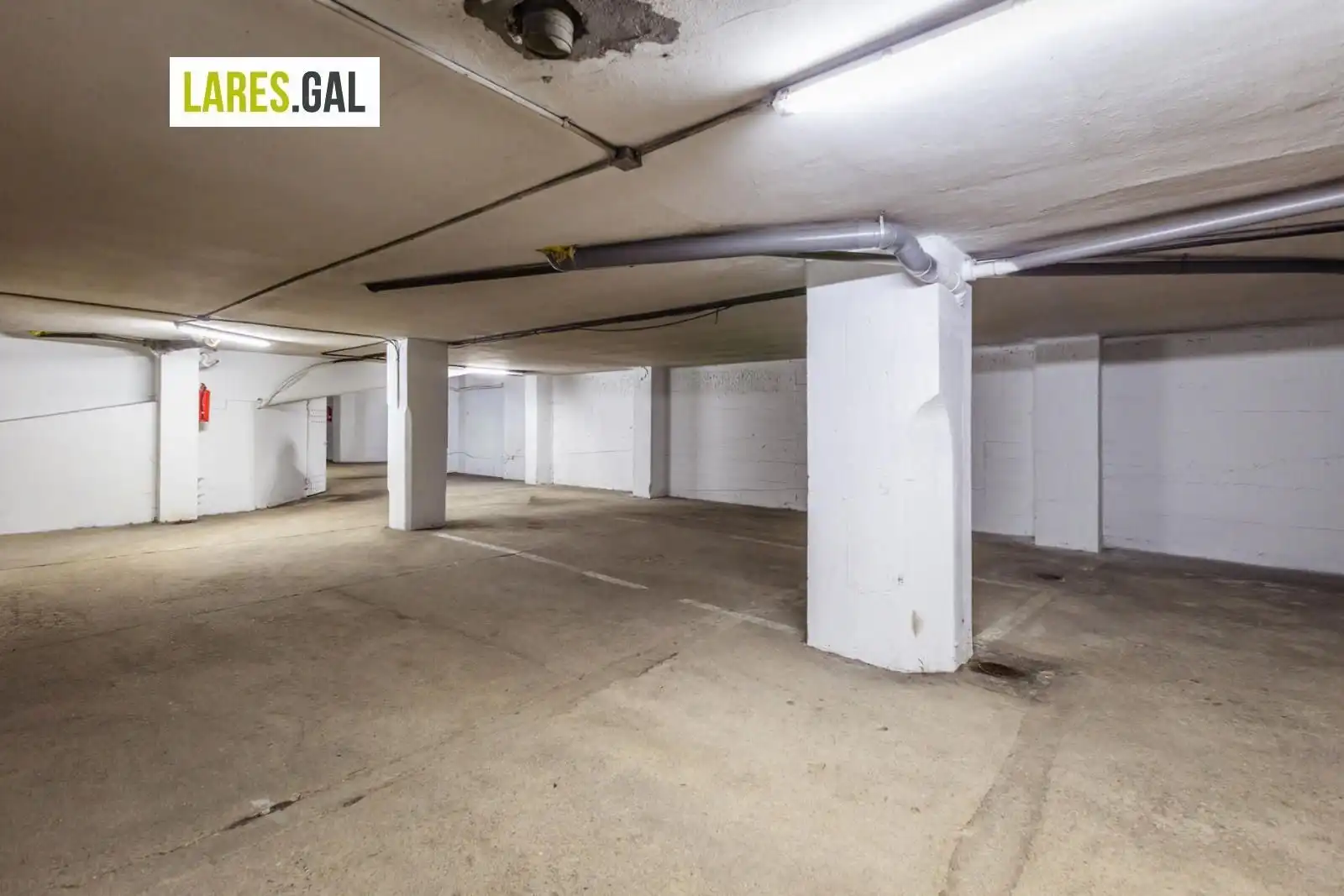 Parking de Piso en venta en Cangas  con Calefacción, Parquet y Terraza