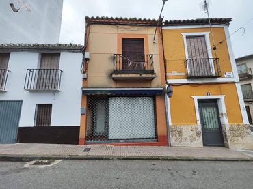 Haus zum Verkauf in Calle Ramón y Cajal 1