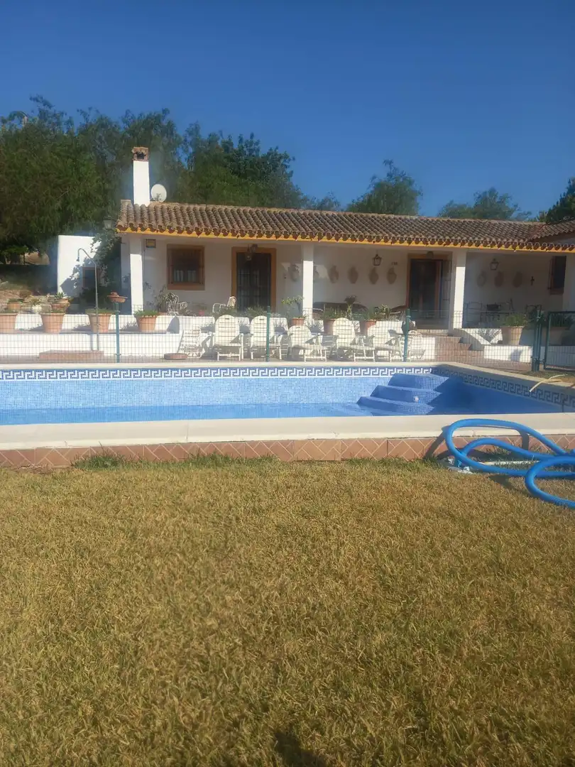 Piscina de Finca rústica en venda en Arcos de la Frontera amb Jardí privat i Piscina comunitària