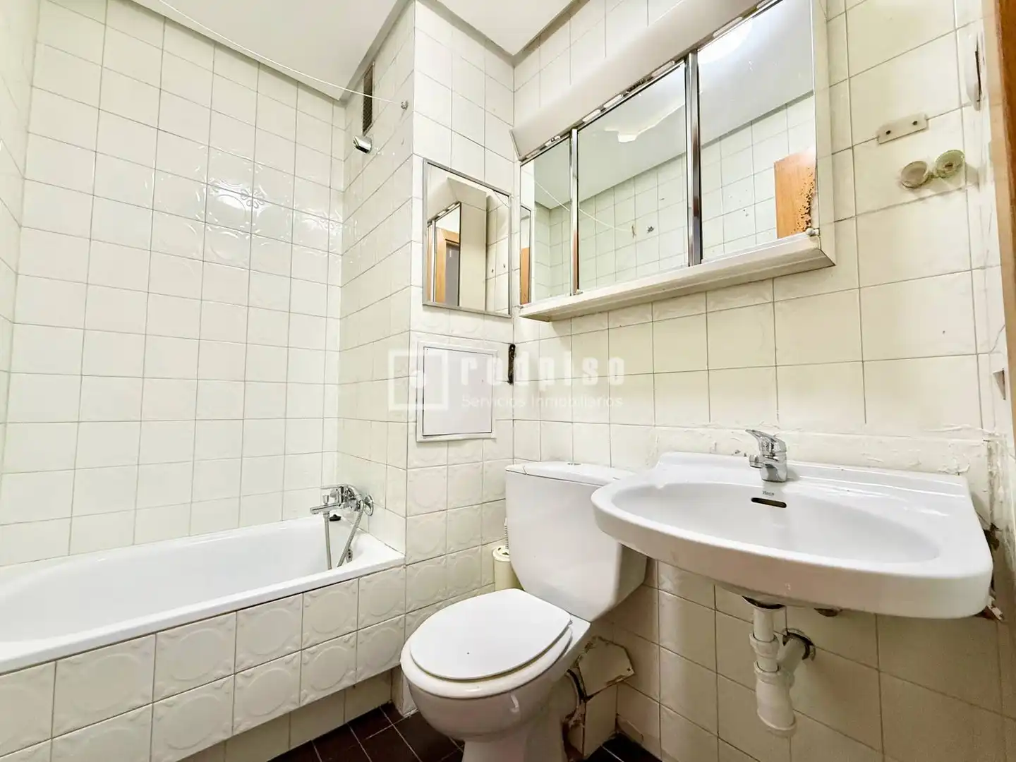 Baño de Piso en venta en Madrid con Aire acondicionado, Calefacción y Jardín privado