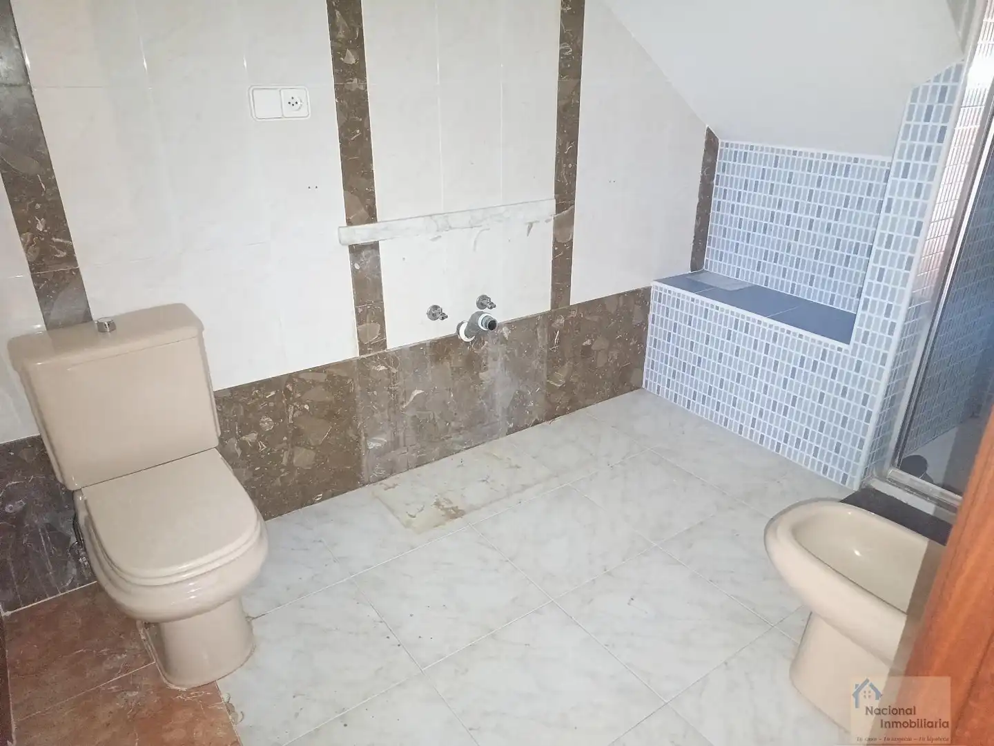 Bathroom of Houses for sale in Pesquera de Duero  with Terrace, Storage room and Swimming Pool