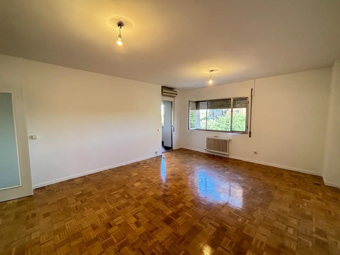 Living room of Flat for rent in Madrid  with Air Conditioner, Heating and Private garden