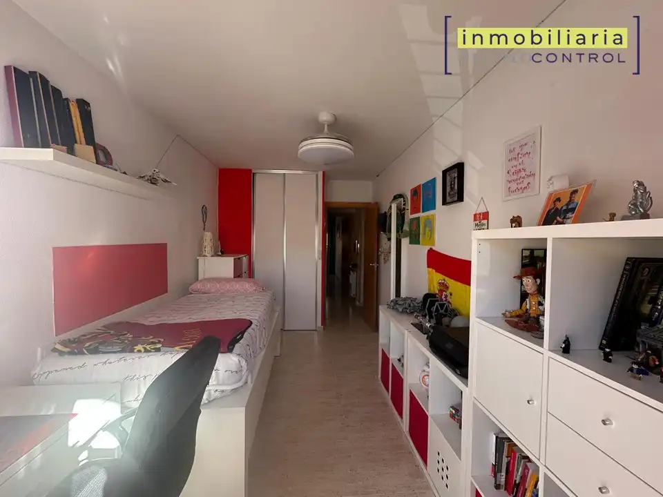 Dormitori de Casa adosada en venda en Zuera amb Calefacció, Jardí privat i Terrassa