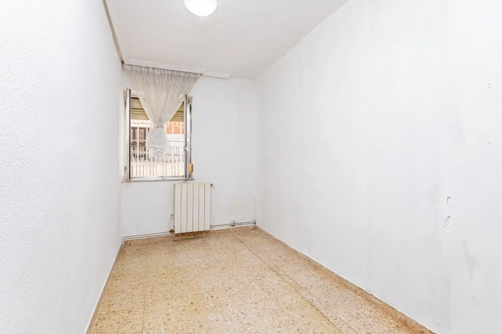 Habitación de Piso en venta en Madrid con Calefacción