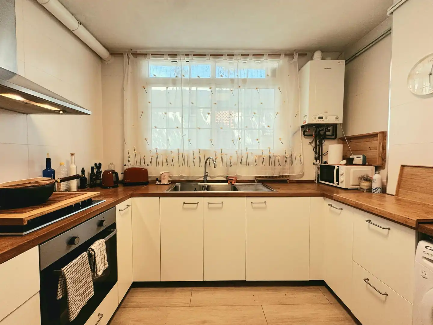 Kitchen of Flat for sale in Castelldefels  with Heating, Parquet flooring and Terrace