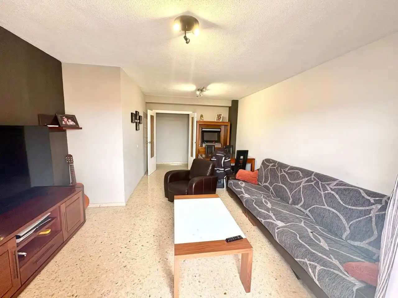 Wohnzimmer von Wohnung zum Verkauf in Alicante / Alacant mit Klimaanlage, Balkon und Gemeinschaftspool