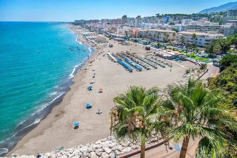 Außenansicht von Wohnung zum Verkauf in Torremolinos mit Klimaanlage, Privatgarten und Terrasse