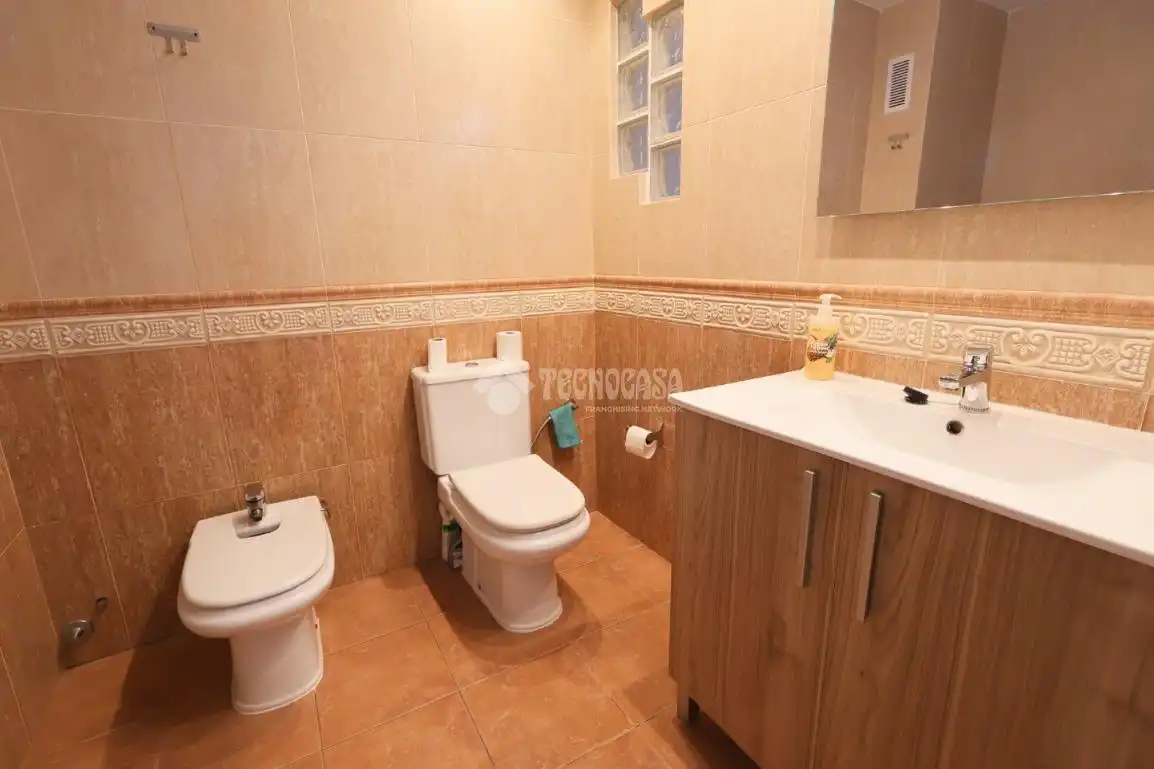 Baño de Casa adosada en venta en Sagunto / Sagunt con Aire acondicionado, Calefacción y Terraza
