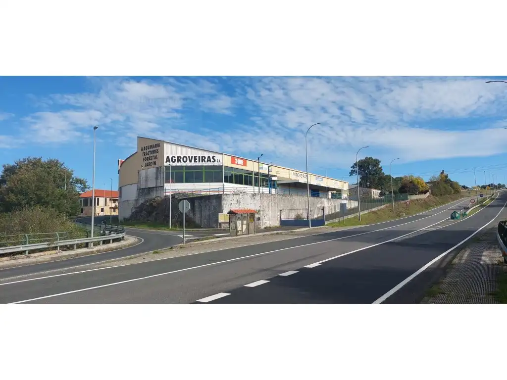 Außenansicht von Fabrikhallen zur Miete in Silleda