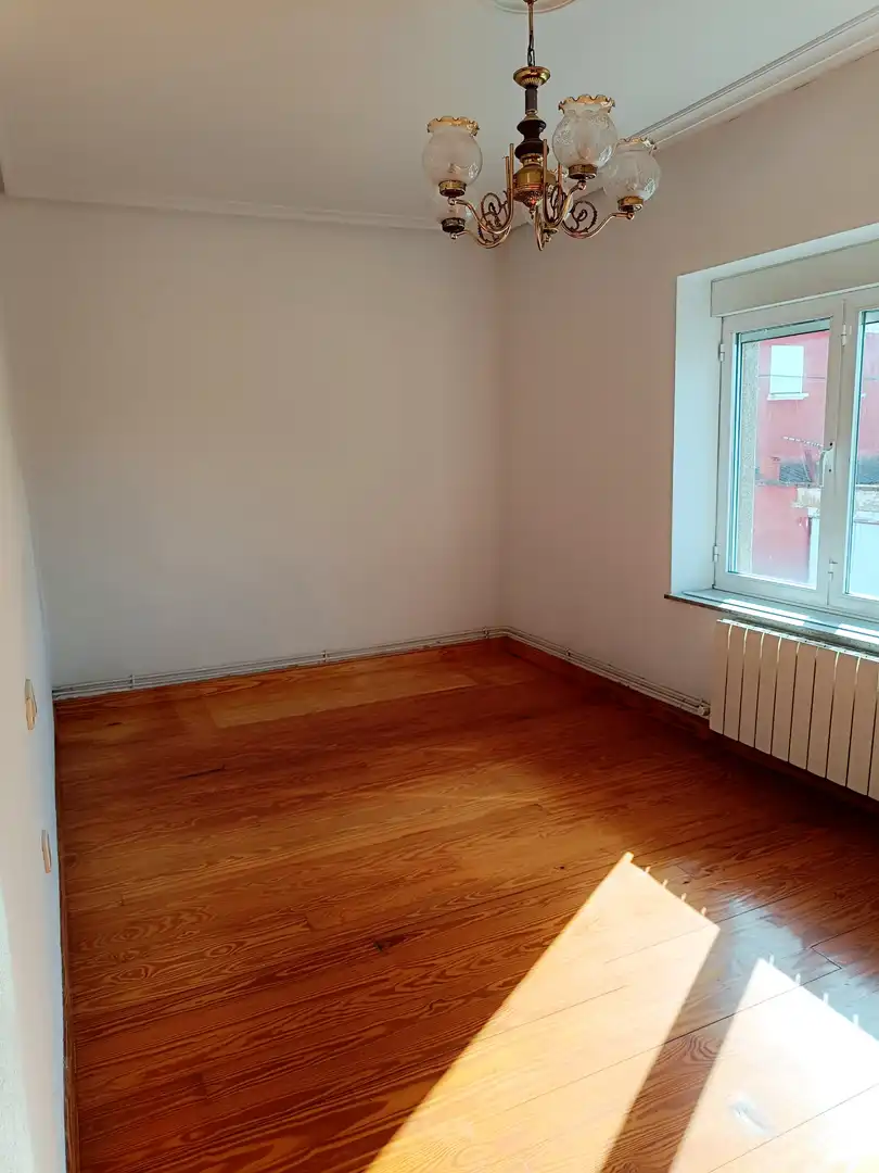 Dormitori de Casa o xalet en venda en Barruelo de Santullán amb Calefacció, Parquet i Terrassa