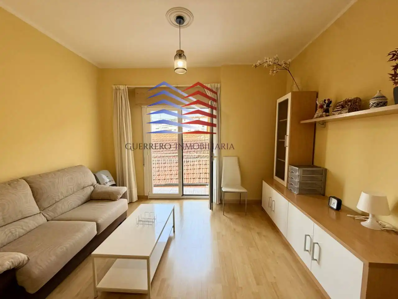 Wohnzimmer von Wohnungen zur Miete in Ourense Capital  mit Heizung, Parkett und Möbliert