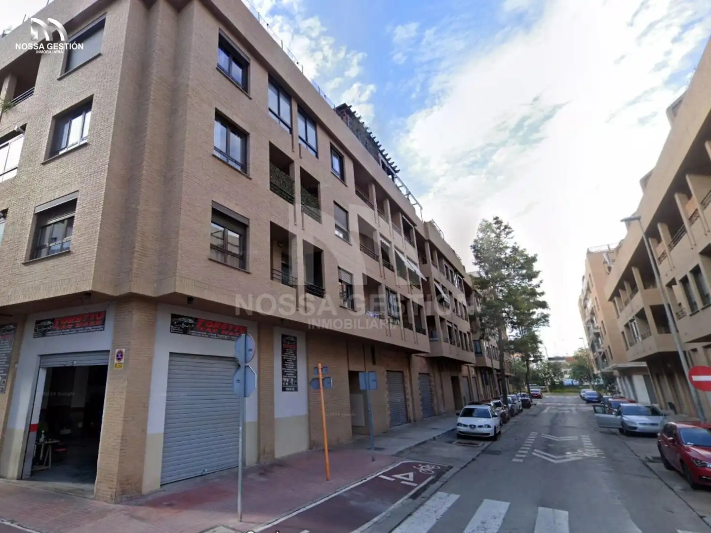 Vista exterior de Local en venta en Burjassot