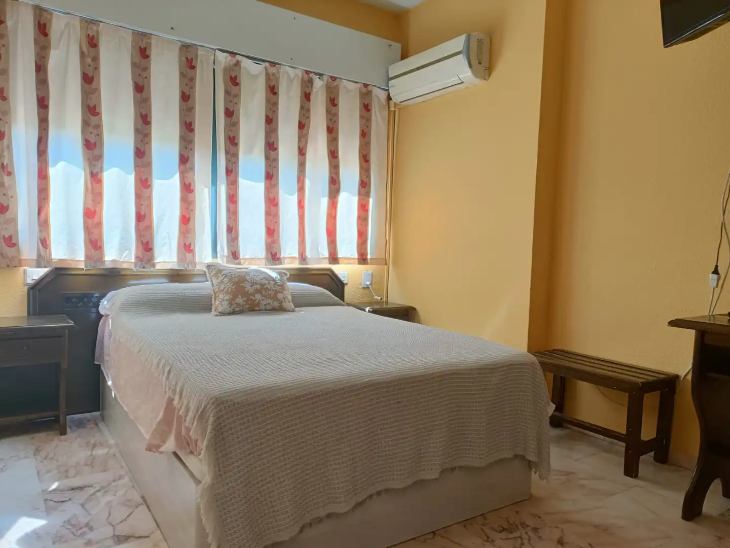 Schlafzimmer von Wohnung zur Miete in Sevilla mit Klimaanlage, Heizung und Möbliert