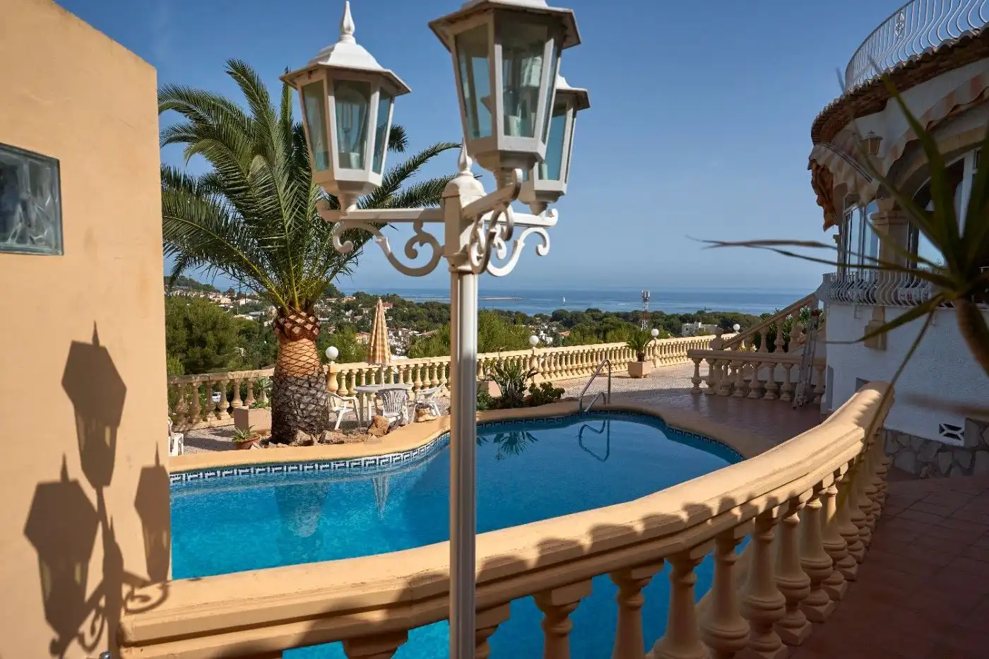 Piscina de Casa o chalet de alquiler en Dénia con Aire acondicionado, Jardín privado y Terraza