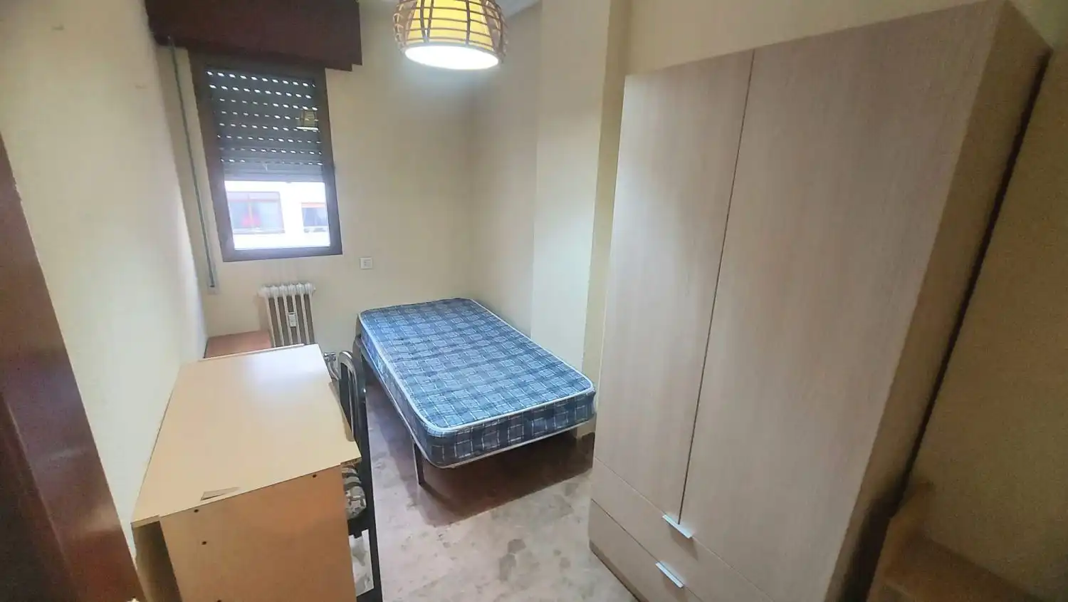 Habitación de Piso de alquiler en Jaén con Calefacción, Terraza y Amueblado