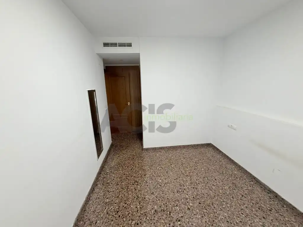 Wohnung zur Miete in L'Alcúdia mit Klimaanlage und Balkon