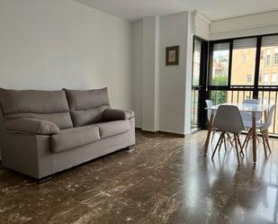 Sala d'estar de Apartament de lloguer en  Murcia Capital amb Aire condicionat i Balcó