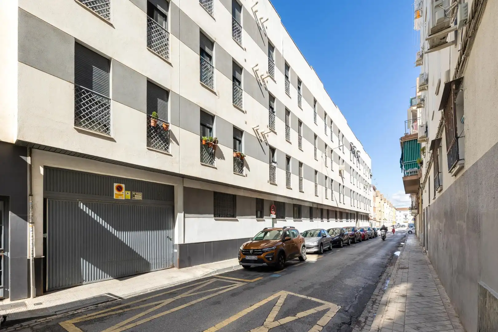 Exterior view of Flat for sale in Granada  with Air Conditioner, Heating and Storage room