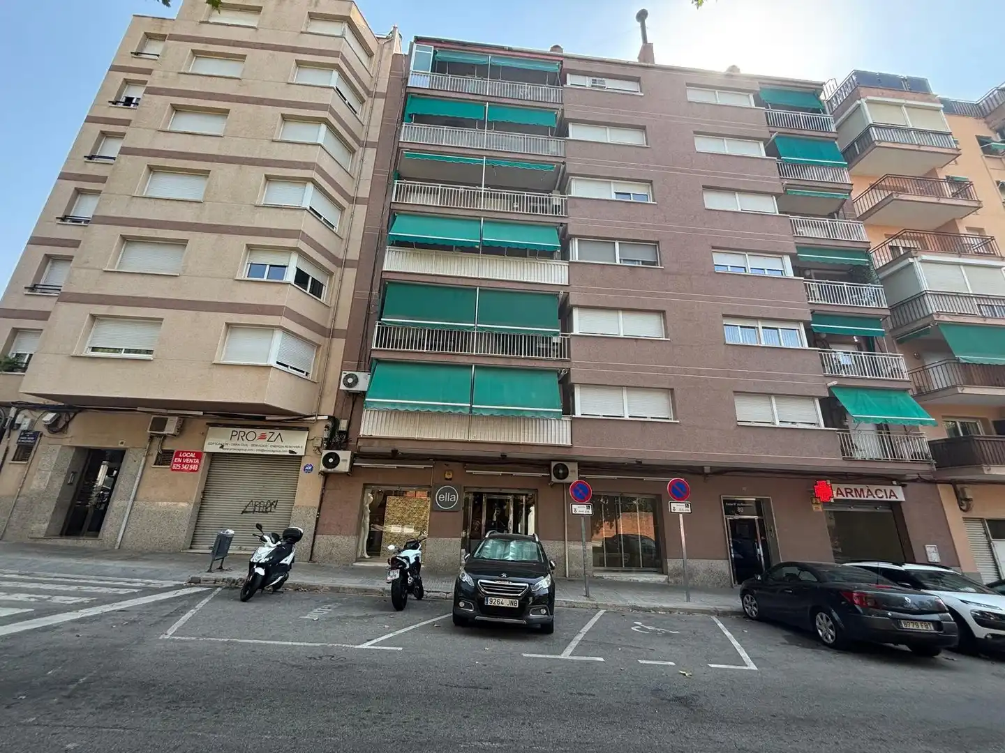 Vista exterior de Local de alquiler en Terrassa con Aire acondicionado