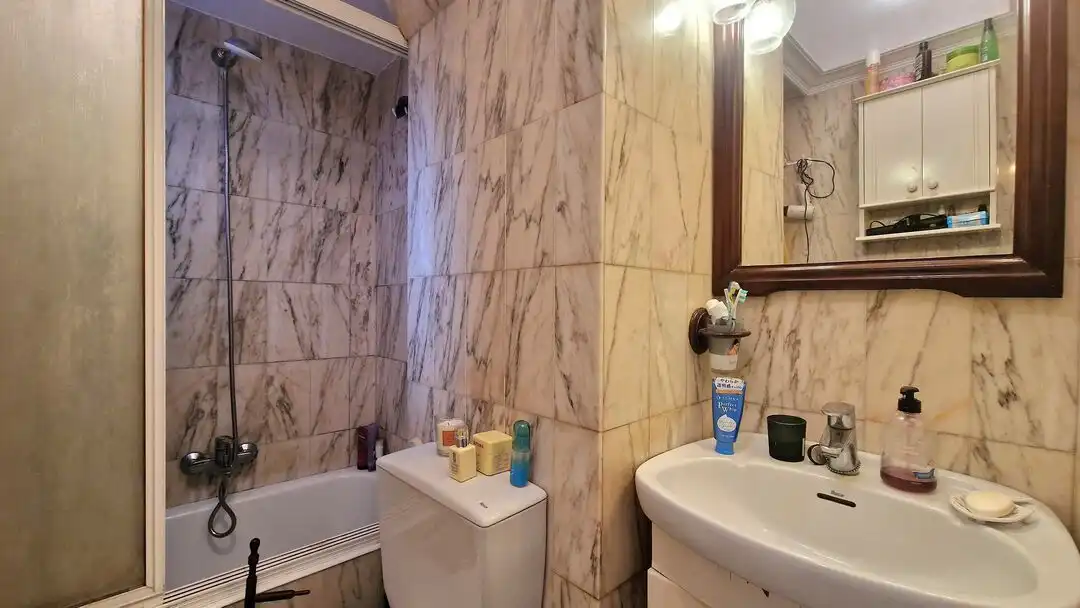 Bathroom of Flat for sale in Donostia - San Sebastián   with Heating, Terrace and Storage room