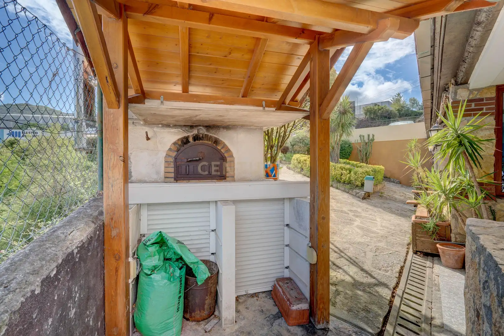 Commercial properties for sale in Deba  with Air Conditioner