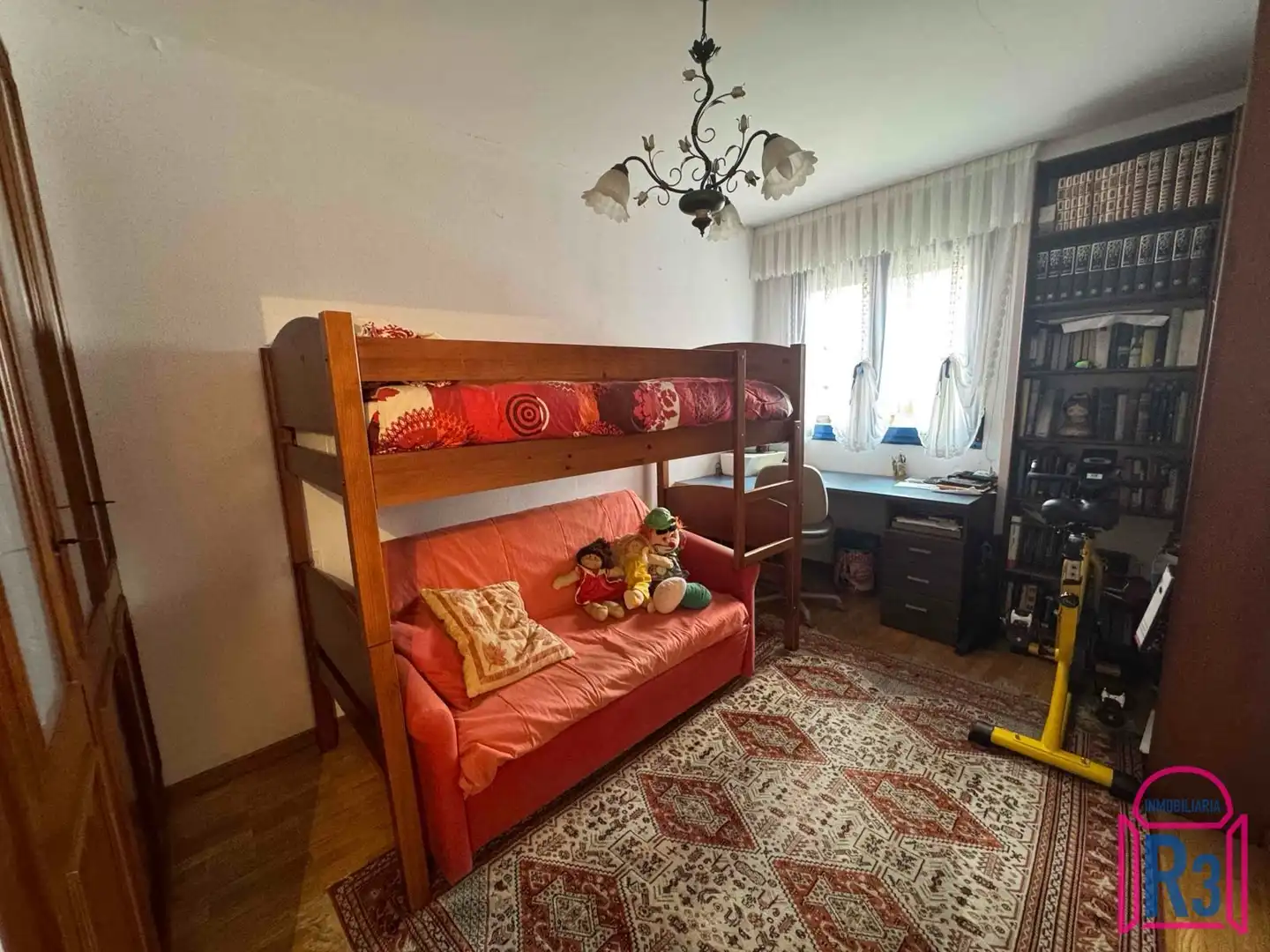 Habitación de Piso en venta en León Capital  con Calefacción, Terraza y Trastero