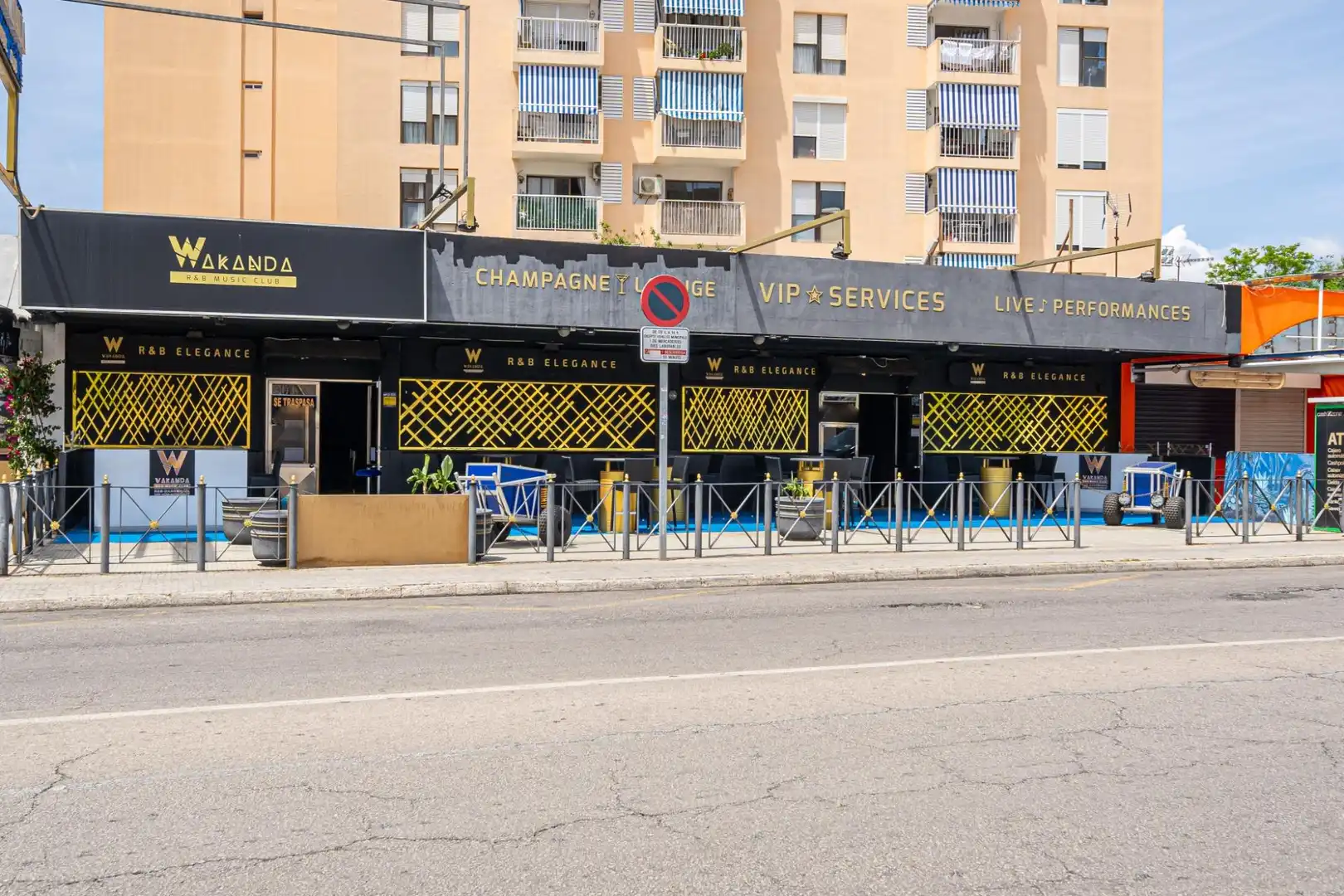 Vista exterior de Local en venda en Calvià amb Aire condicionat i Terrassa