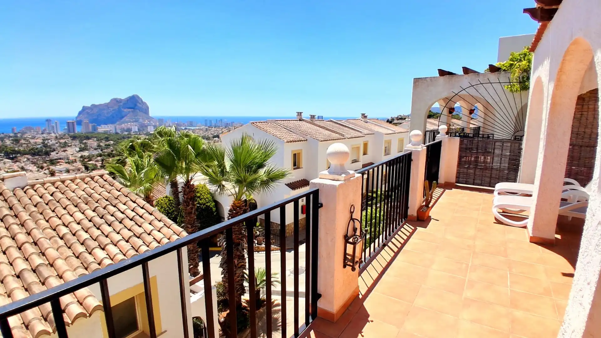 Vista exterior de Casa o chalet en venta en Calpe / Calp con Aire acondicionado, Calefacción y Terraza