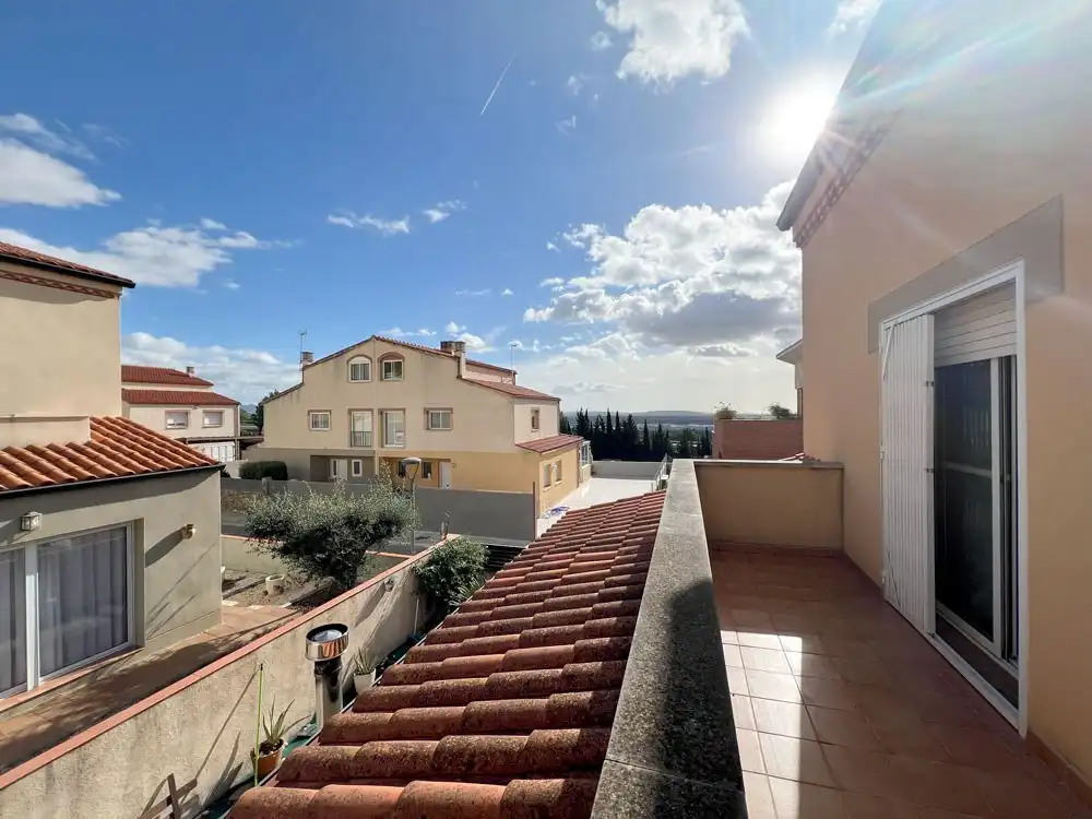 Vista exterior de Casa adosada en venda en Valls amb Calefacció i Terrassa