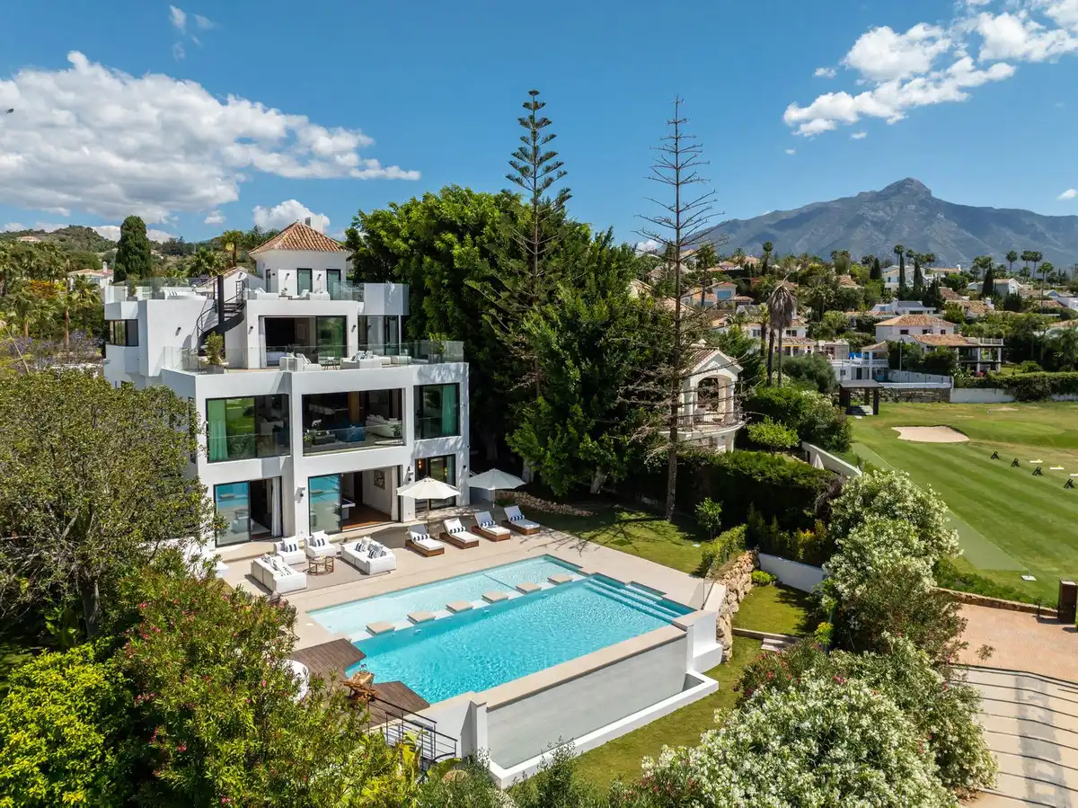 Villa con piscina in vendita a Nueva Andalucía