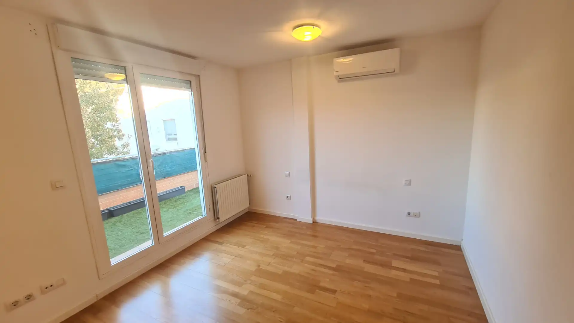Habitación de Casa adosada de alquiler en Ensanche