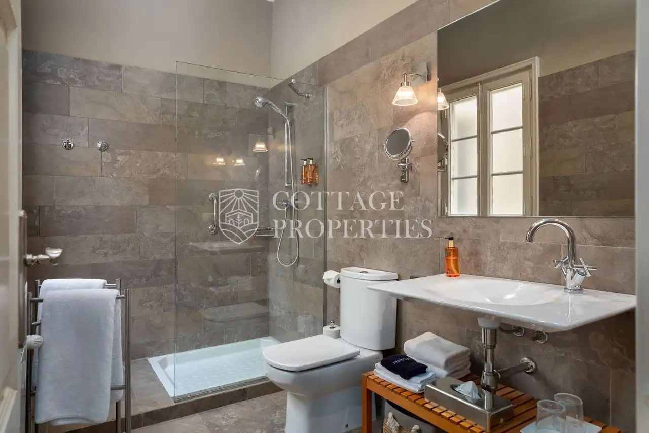 Baño de Finca rústica en venta en Torroella de Fluvià con Aire acondicionado, Jardín privado y Terraza