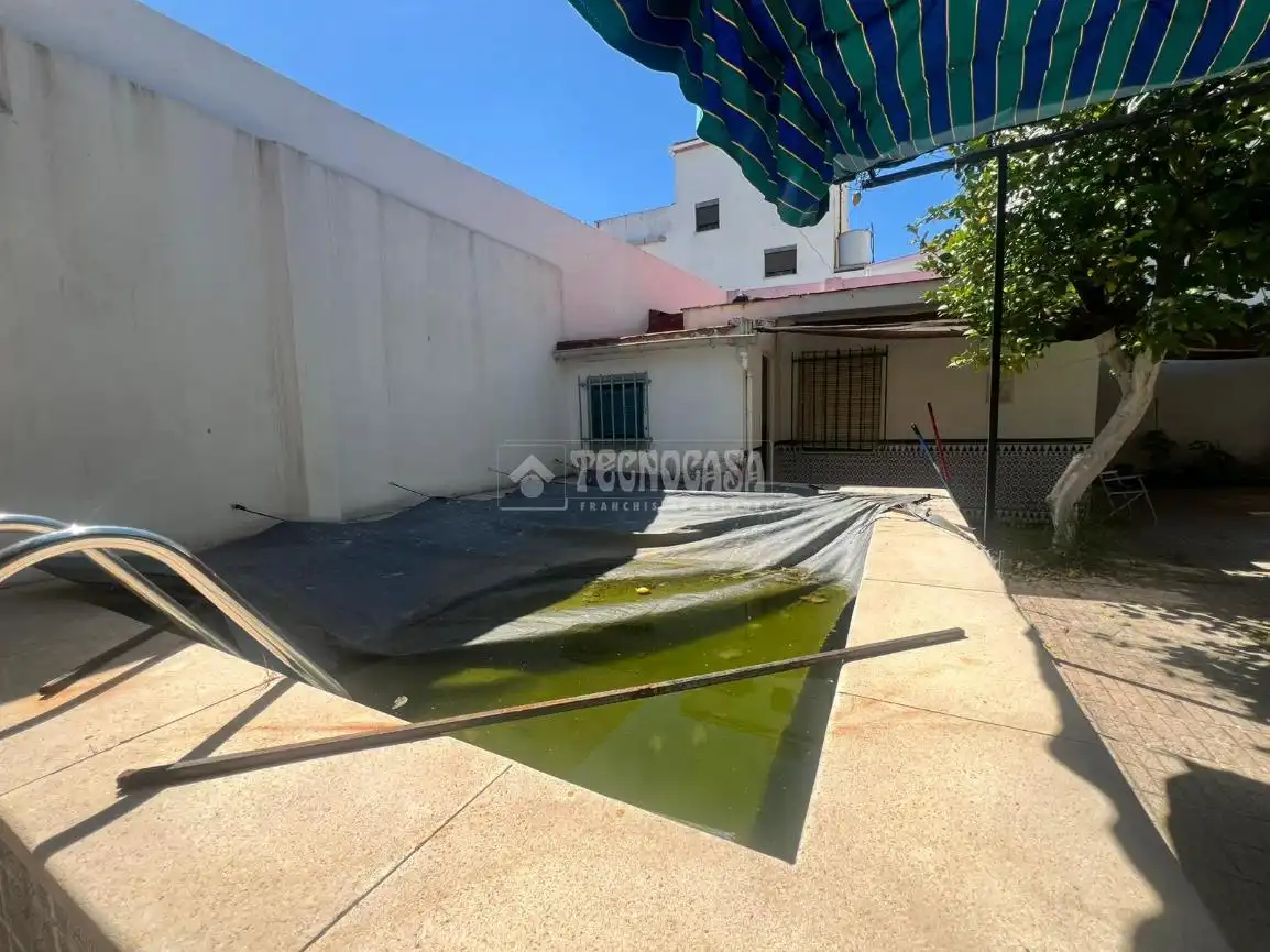 Vista exterior de Casa o xalet en venda en Valencina de la Concepción