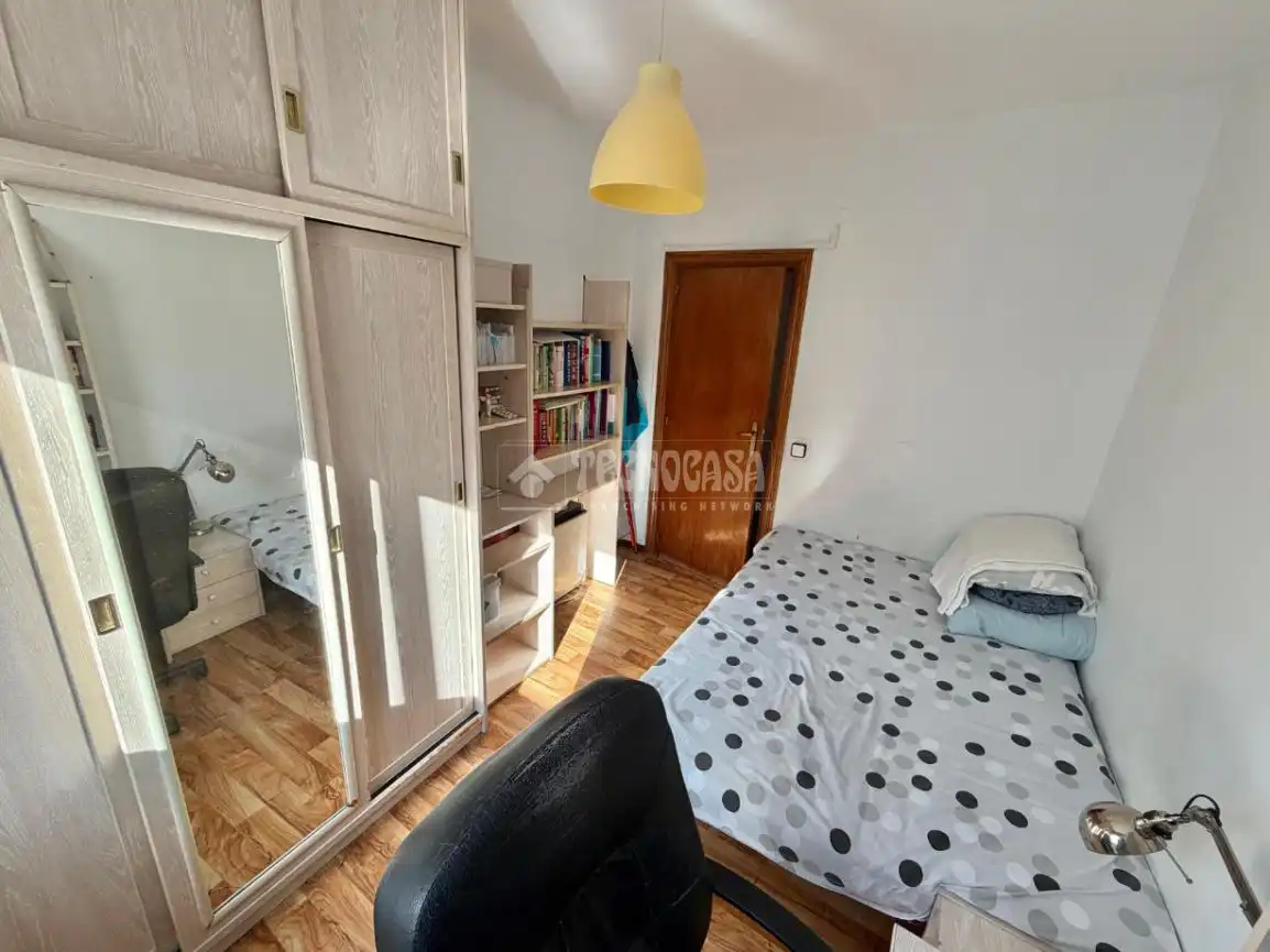 Bedroom of Flat for sale in Madrid