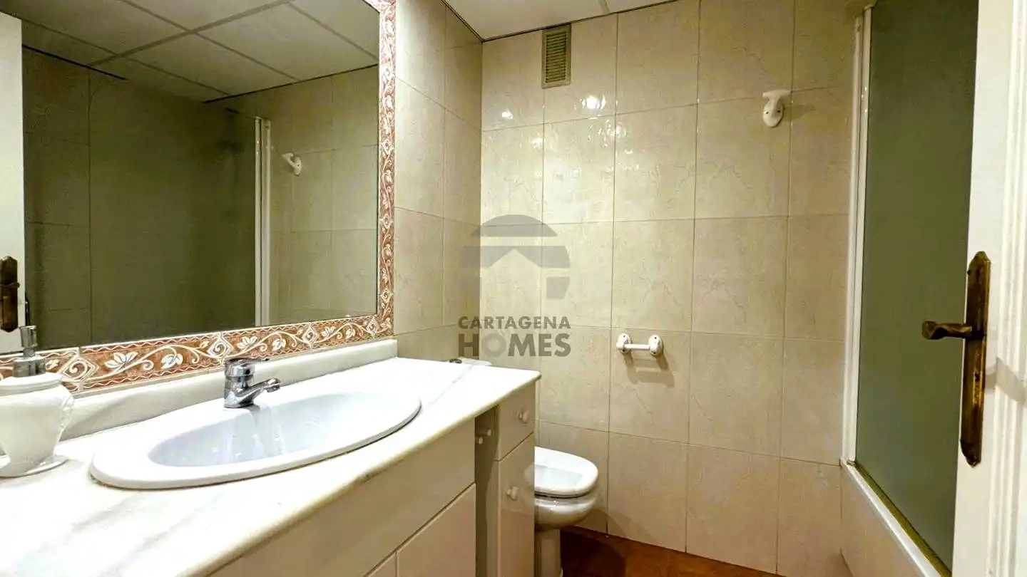 Bathroom of Flat for sale in Cartagena  with Air Conditioner, Parquet flooring and Storage room