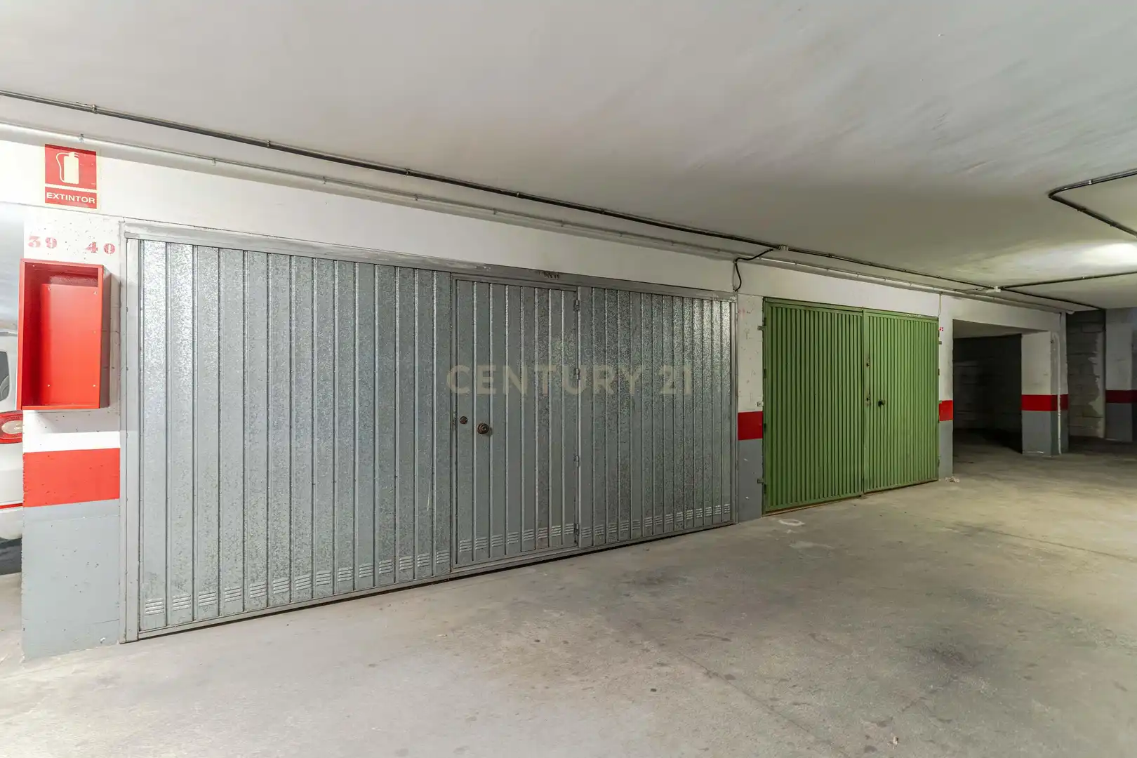 Parking of Flat for sale in Pulianas  with Air Conditioner and Washing machine