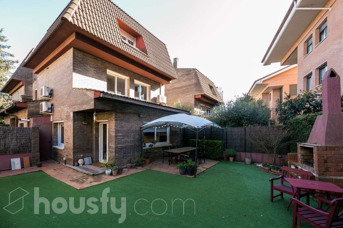 Terrassa de Casa adosada en venda en Sant Cugat del Vallès amb Aire condicionat, Calefacció i Jardí privat