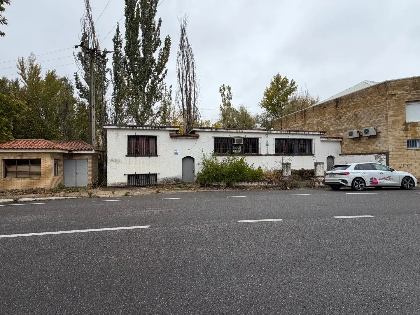 Vista exterior de Local en venda en Valladolid amb Calefacció
