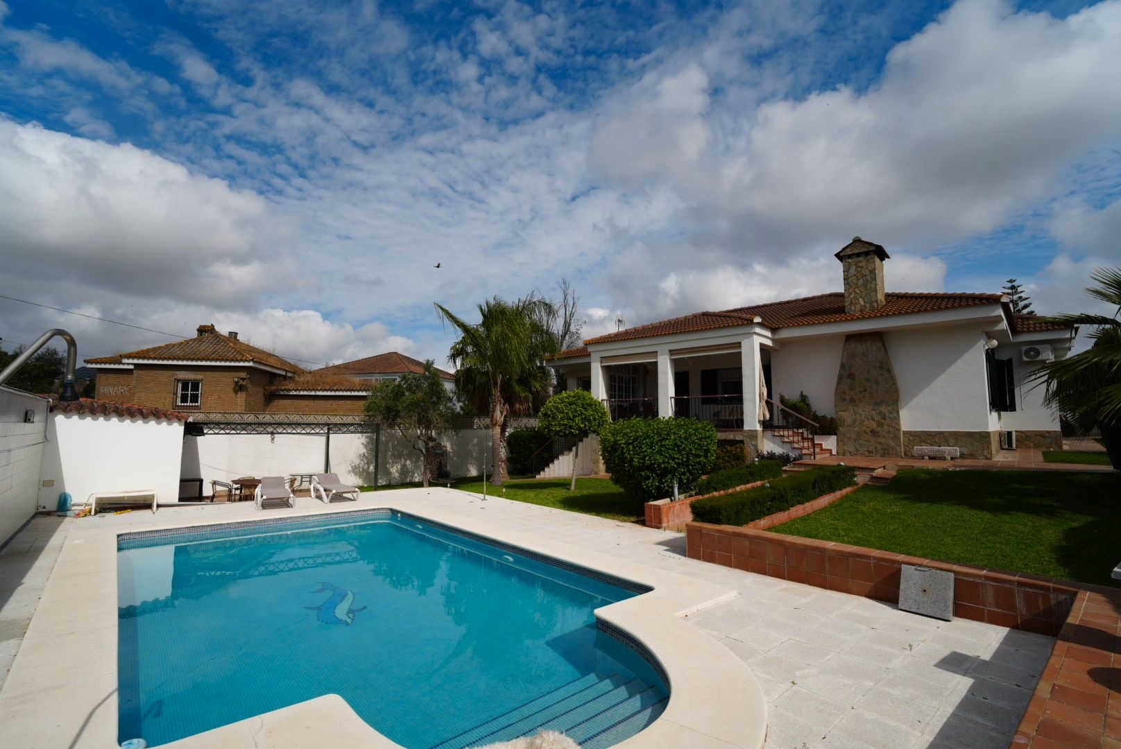 Swimming pool of House or chalet for sale in Dos Hermanas  with Air Conditioner, Heating and Private garden