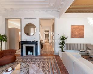 Living room of Apartment for sale in  Barcelona Capital  with Air Conditioner, Terrace and Furnished