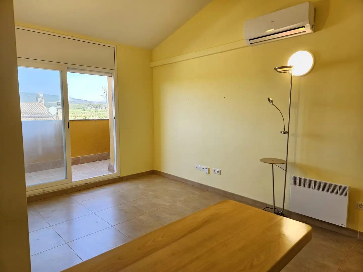 Habitación de Ático en venta en Torrelavit con Calefacción y Balcón