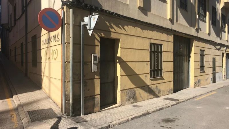Vista exterior de Local en venta en Úbeda